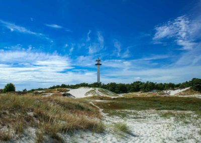 Leuchtturm in Dueodde mit hohen Dünen aus feinstem Sand
