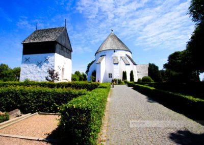 Bornholm-Osterlars Kirche- Rundkirche mit Turm-Østerlars-Sommer