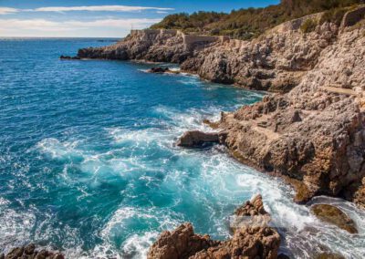 Frankreich- Antibes - Wanderung - Cap d‘ Antibes - Côte d' Azur -Mittelmeer – Felsküste – Wellen