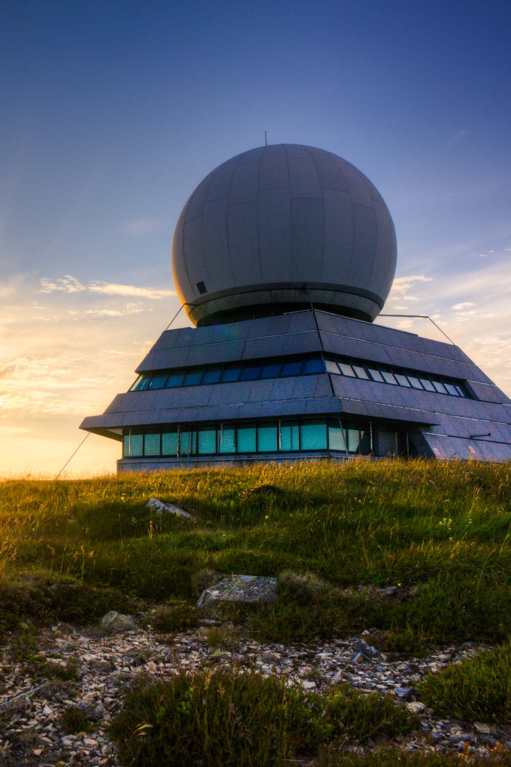 Radarstation auf dem Grand Ballon Regensburg,StadtamHof, Sommertag, Welterbe