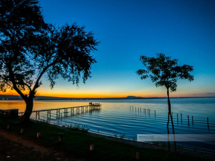 San Bernadino in Paraguay. Wunderbare Natur in traumhafter Landschaft. Sonnenuntergang am See. Nahe der Hauptstadt