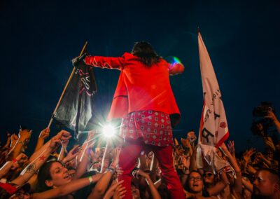 Jared Leto, singt mit seinen Fans von 30 Seconds to Mars
