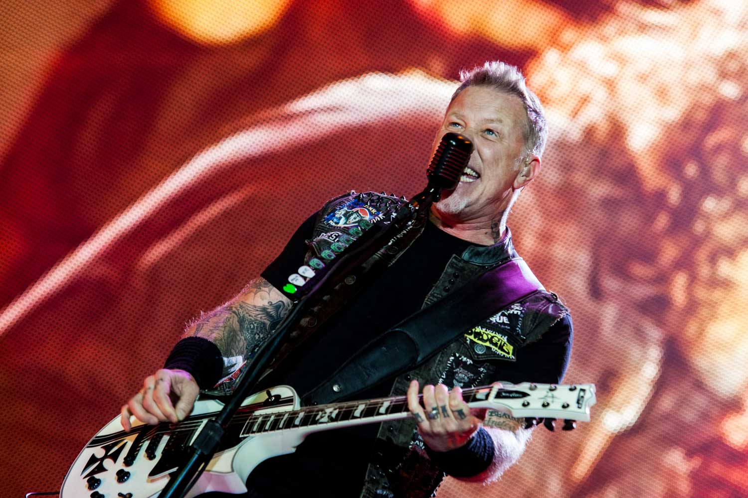 James Hetfield, Sänger der Band Metallica bei einem Konzert in Deutschland